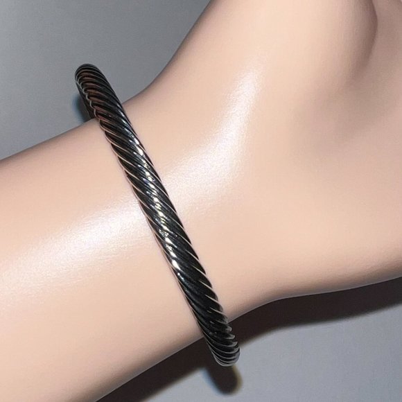 Cable wire twisted bangle bracelets with crystal - Picture 5 of 9